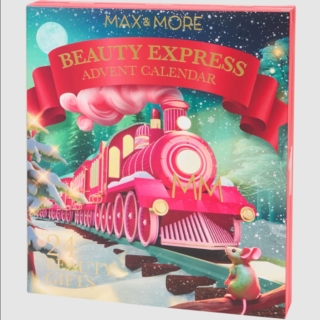 In questo calendario dell'Avvento si possono trovare per quasi tutto il mese di dicembre tanti prodotti per la cura di se stessi e per il makeup, tutti firmati Max & More. Nelle sue finestrelle si possono trovare ombretti glitterati, mascara, lucidalabbra wetlook, maschere per il viso o per le labbra e molto altro ancora. Prezzo 15,95 euro. www.action.com In questo calendario dell'Avvento si possono trovare per quasi tutto il mese di dicembre tanti prodotti per la cura di se stessi e per il makeup, tutti firmati Max & More. Nelle sue finestrelle si possono trovare ombretti glitterati, mascara, lucidalabbra wetlook, maschere per il viso o per le labbra e molto altro ancora. Prezzo 15,95 euro. www.action.com