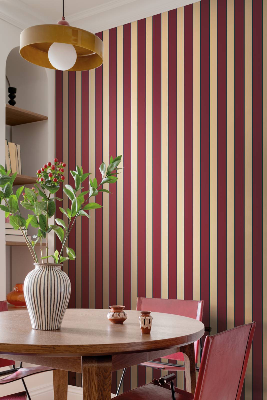 Carta da parati color Burgundy, Collezione Jannelli&Volpi 105 Linearis, Zenit, che omaggia e reinterpreta il tema delle righe. Carta da parati color Burgundy, Collezione Jannelli&Volpi 105 Linearis, Zenit, che omaggia e reinterpreta il tema delle righe.