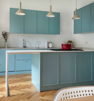 Colorata. Vista penisola con fuochi a gas