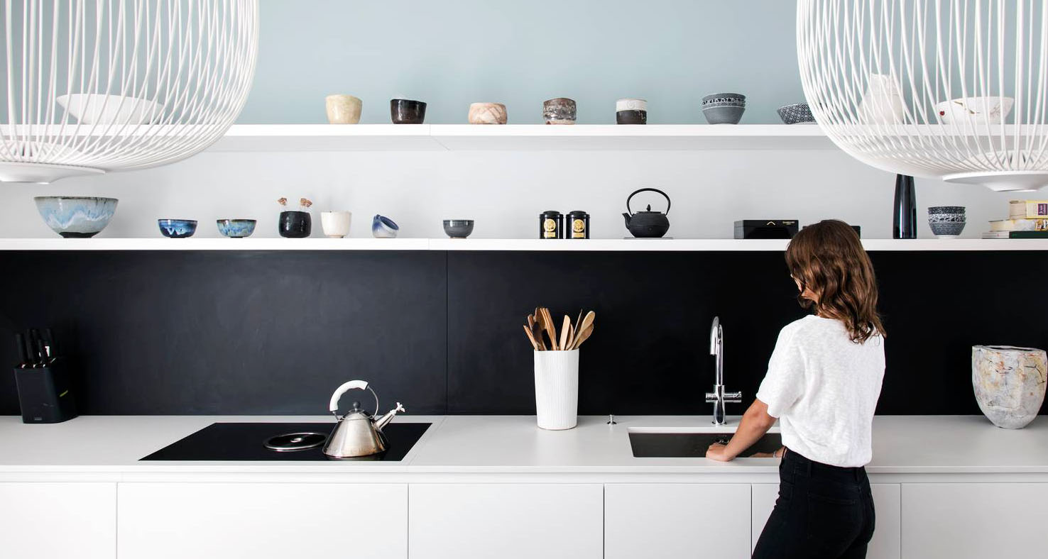 Essenziale. Induzione su cucina con retro nero