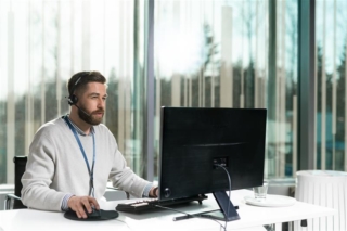 KONE Customer Care Center agent 2 KONE Customer Care Center agent 2