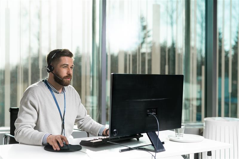 KONE Customer Care Center agent 2 KONE Customer Care Center agent 2