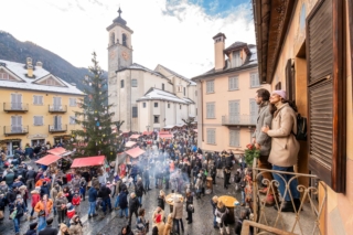 Il mercatino di Natale di Santa Maria Maggiore è uno dei più grandi d’Europa, con oltre 200 espositori selezionati che propongono artigianato e prodotti vari rigorosamente handmade nella magica atmosfera del bellissimo borgo della Valle Vigezzo. Dal 5 al 7 dicembre 2025. https://www.eventivalsesia.info/notizie-dal-territorio/mercatini-di-natale-2025-in-valsesia-e-dintorni/ Il mercatino di Natale di Santa Maria Maggiore è uno dei più grandi d’Europa, con oltre 200 espositori selezionati che propongono artigianato e prodotti vari rigorosamente handmade nella magica atmosfera del bellissimo borgo della Valle Vigezzo. Dal 5 al 7 dicembre 2025. https://www.eventivalsesia.info/notizie-dal-territorio/mercatini-di-natale-2025-in-valsesia-e-dintorni/