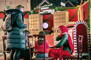 Nella Palazzina di Caccia di Stupinigi, fuori Torino, tra le bancarelle del mercatino di Natale si trovano eccellenze artigiane ed enogastronomiche e doni originali e solidali. Dal 29 novembre fino al 14 dicembre 2025. www.natalereale.it Nella Palazzina di Caccia di Stupinigi, fuori Torino, tra le bancarelle del mercatino di Natale si trovano eccellenze artigiane ed enogastronomiche e doni originali e solidali. Dal 29 novembre fino al 14 dicembre 2025. www.natalereale.it