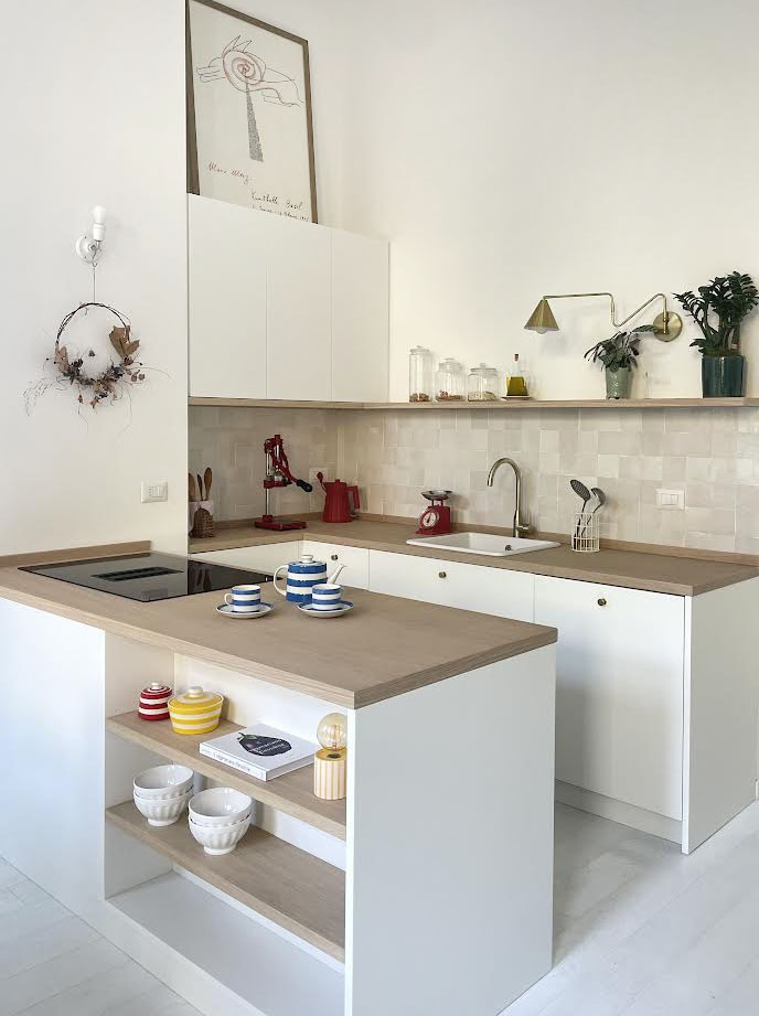 Naturale. Penisola con induzione e piano in legno