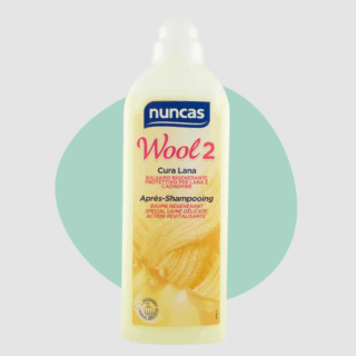 Per rendere le fibre più morbide e idratate si può usare il balsamo specifico per lana come Nuncas Wool 2, che prevenire anche l’assorbimento delle macchie e l’eventualmente infeltrimento, riducendo la formazione di antiestetici nippoli. https://nuncas.com/ Per rendere le fibre più morbide e idratate si può usare il balsamo specifico per lana come Nuncas Wool 2, che prevenire anche l’assorbimento delle macchie e l’eventualmente infeltrimento, riducendo la formazione di antiestetici nippoli. https://nuncas.com/