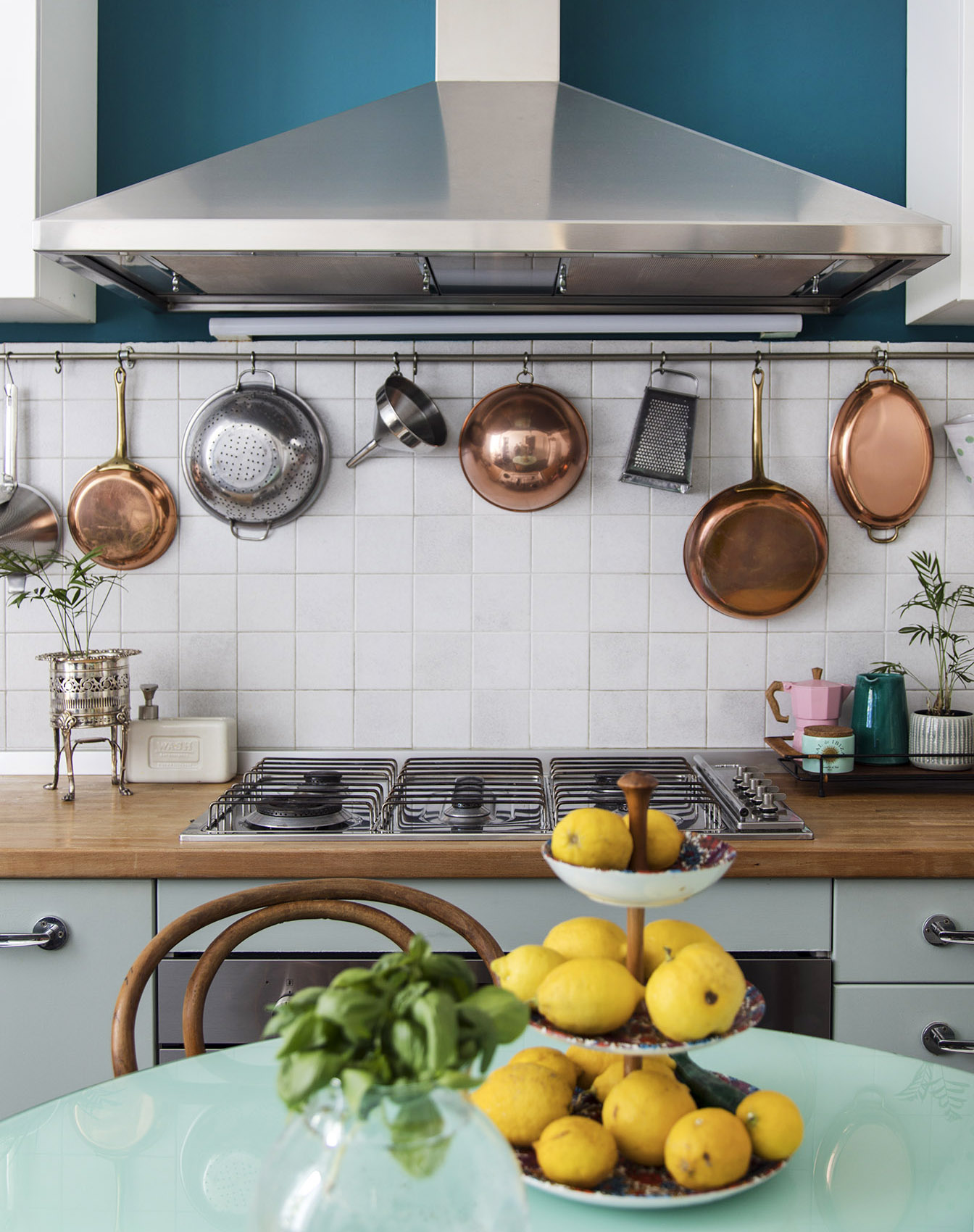 Old style. Fuochi a gas con cappa trapezio