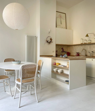 Parquet bianco finito e arredato