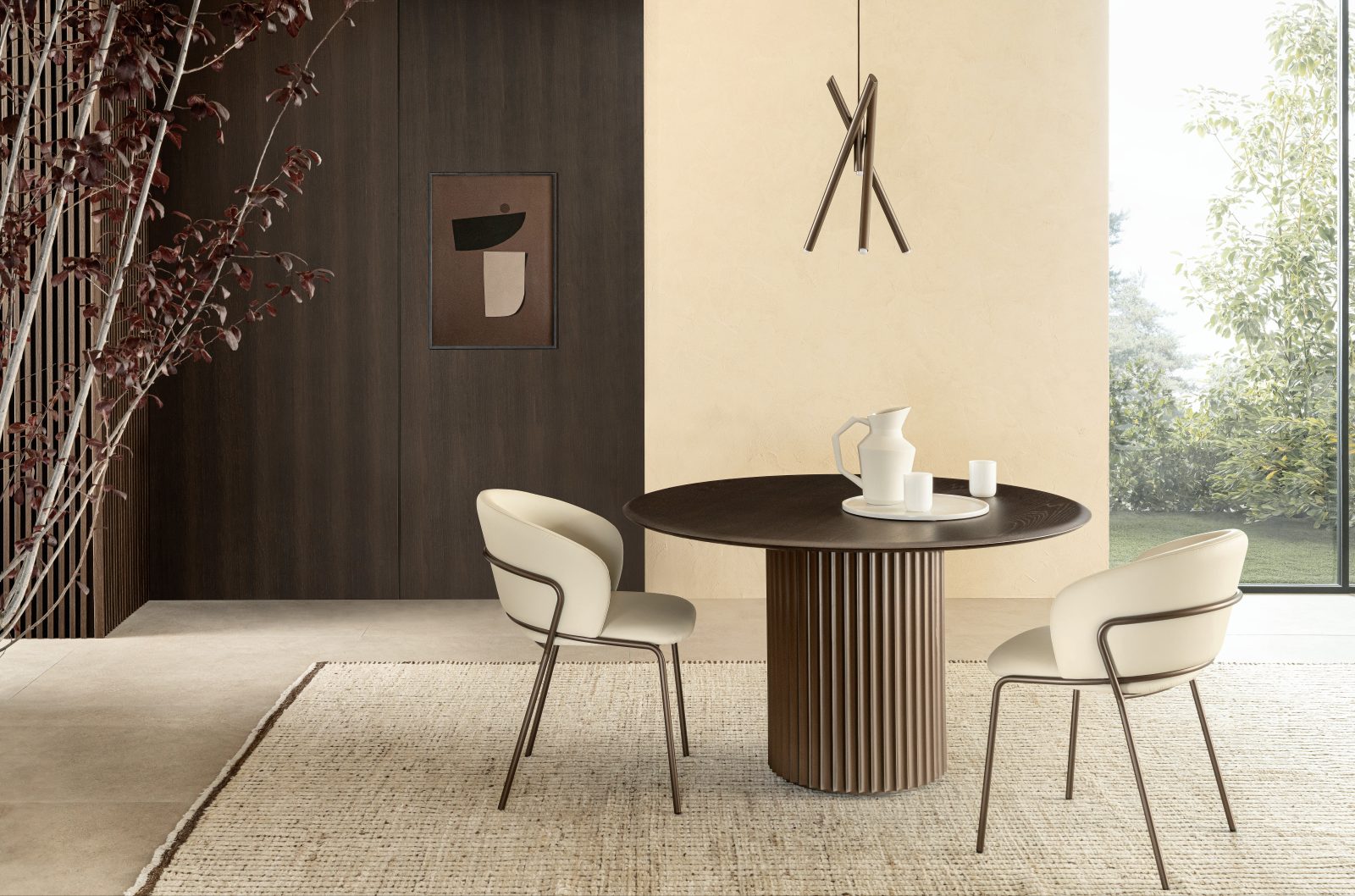 Le forme armoniose e accoglienti della poltroncina Vela di Riflessi (design Carlesi e Tonelli Studio) la rendono adatta per un utilizzo in casa o in ambienti contract. La seduta imbottita ha fasce elastiche e un'apertura sul retro che rende agevole l’impugnatura, mentre lo schienale intercambiabile e trapuntato è personalizzabile non solo nei rivestimenti, ma anche nella composizione: è infatti disponibile anche in versione bicolor e bi-tessuto. Versione con base in tubolare metallico verniciato bronzo e rivestimento in pelle: prezzo 671 euro Iva inclusa. www.riflessi.it