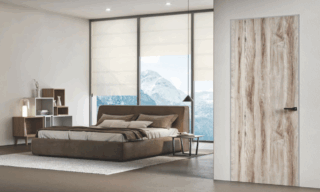 Silence nasconde un efficace meccanismo di sicurezza dietro l’apparenza di una normale porta per interni Silence nasconde un efficace meccanismo di sicurezza dietro l’apparenza di una normale porta per interni