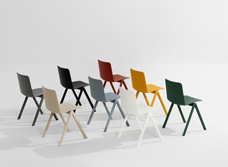 La sedia Stack di Midj a quattro gambe impilabile in polipropilene (design Martini Dall’Agnol) si può configurare in due colori diversi per scocca e base, creando giochi di colori. La scocca, oltre alla versione in polipropilene, è disponibile in legno oppure rivestita in tessuto, pelle, similpelle, cuoio. Se configurata con base e seduta in polipropilene la sedia risulta idonea all'uso esterno. Prezzo a partire da 152 euro Iva esclusa. www.midj.com