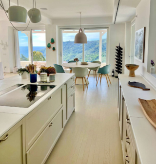 Soft. Isola con fuochi induzione e cappa dietro