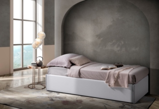 Il nuovo Sommier Link di Artigiana Letti ha uno dei suoi maggiori punti di forza nella versatilità. Il letto può infatti essere configurato in quattro diverse soluzioni: solo letto, con seconda rete estraibile, con box contenitore oppure con due ampi cassettoni. È inoltre completamente sfoderabile per una manutenzione semplice e un aspetto impeccabile nel tempo. Prezzo a partire da 770 euro. www.artigianaletti.it Il nuovo Sommier Link di Artigiana Letti ha uno dei suoi maggiori punti di forza nella versatilità. Il letto può infatti essere configurato in quattro diverse soluzioni: solo letto, con seconda rete estraibile, con box contenitore oppure con due ampi cassettoni. È inoltre completamente sfoderabile per una manutenzione semplice e un aspetto impeccabile nel tempo. Prezzo a partire da 770 euro. www.artigianaletti.it
