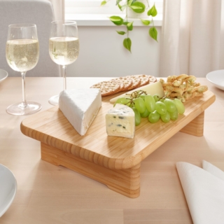 Il tagliere in bambù Stolthet è l'ideale per chi ama cucinare ma non ha a disposizione grandi spazi. Il suo aspetto semplice ed elegante gli permette di inserirsi bene in cucine di qualsiasi stile. Misure 35 x 22 cm. Prezzo 9,95 euro. Il tagliere in bambù Stolthet è l'ideale per chi ama cucinare ma non ha a disposizione grandi spazi. Il suo aspetto semplice ed elegante gli permette di inserirsi bene in cucine di qualsiasi stile. Misure 35 x 22 cm. Prezzo 9,95 euro.