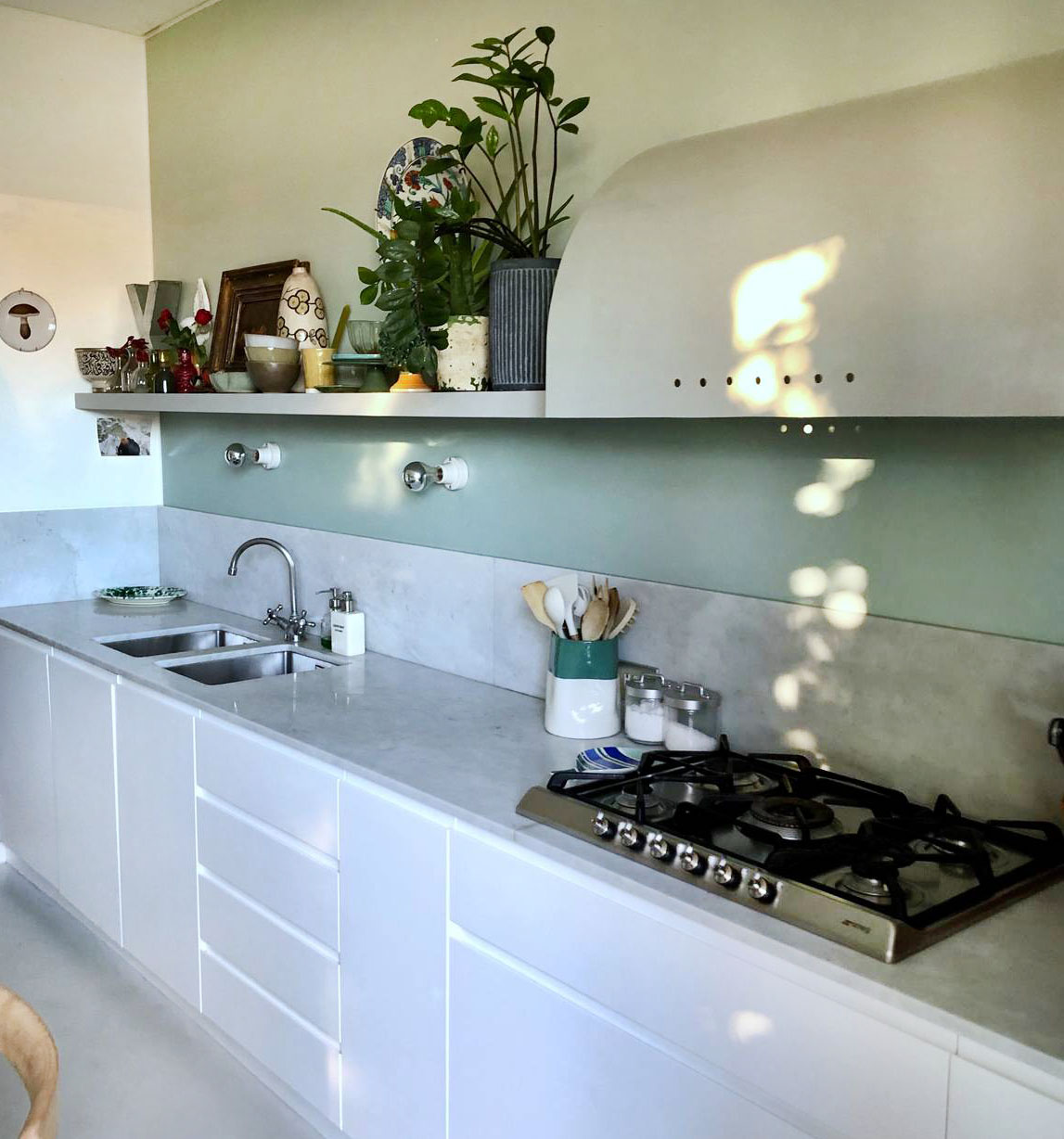 Tradizionale. fuochi a gas con piano in marmo