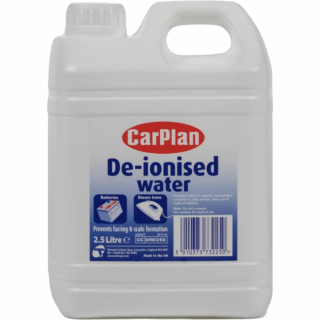 L'acqua distillata evita la formazione di calcare, ed è ideale soprattutto per la fase di risciacquo finale. Prezzo: 3,90 euro su amazon.it