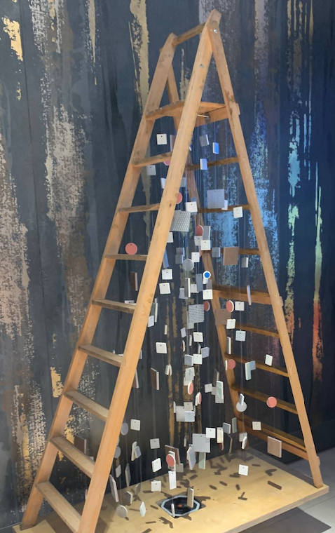 albero di Natale progetto AIACE showroom Casalgrande Padana albero di Natale progetto AIACE showroom Casalgrande Padana