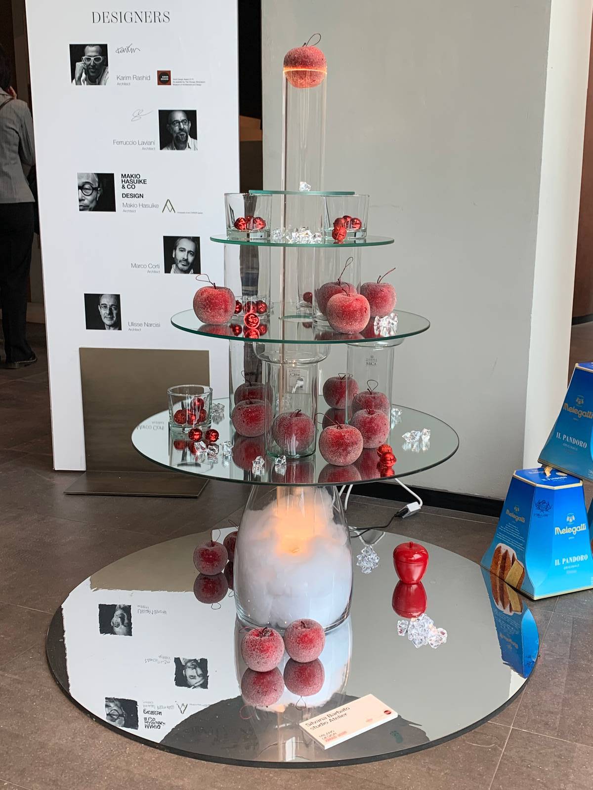 albero di Natale progetto Silvana Barbato – studio Atelier nello showroom di Aran cucine albero di Natale progetto Silvana Barbato – studio Atelier nello showroom di Aran cucine