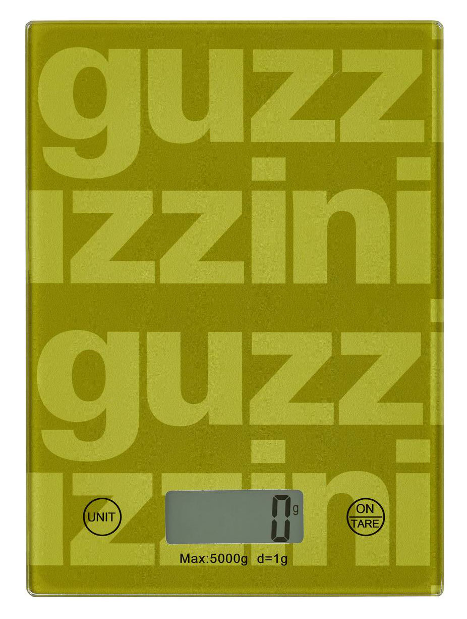 Design minimale ed elegante per la bilancia elettronica di Guzzini da esporre sul top cucina ma anche appendibile grazie alla fessura posta sul retro. Di forma quadrata con il logo Guzzini come elemento decorativo, è disponibile nelle nuances blu aria, verde avocado, rosso malva e argilla. Ha superficie in vetro temperato decorativo resistente, igienico e facile da pulire. Prezzo 14,90 euro. www.guzzini.com Design minimale ed elegante per la bilancia elettronica di Guzzini da esporre sul top cucina ma anche appendibile grazie alla fessura posta sul retro. Di forma quadrata con il logo Guzzini come elemento decorativo, è disponibile nelle nuances blu aria, verde avocado, rosso malva e argilla. Ha superficie in vetro temperato decorativo resistente, igienico e facile da pulire. Prezzo 14,90 euro. www.guzzini.com