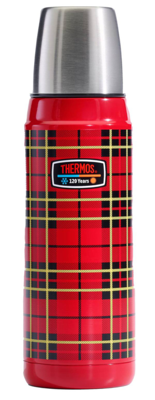 In acciaio inossidabile a doppia parete con tecnologia isolante, la borraccia in stile vintage Modello 18 di Thermos è in edizione limitata. Capace di mantenere intatti temperatura e gusto, riduce l’uso della plastica monouso. Prezzo 45,95 euro. www.blorcompany.com In acciaio inossidabile a doppia parete con tecnologia isolante, la borraccia in stile vintage Modello 18 di Thermos è in edizione limitata. Capace di mantenere intatti temperatura e gusto, riduce l’uso della plastica monouso. Prezzo 45,95 euro. www.blorcompany.com