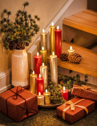 Hanno tutto il fascino e la magia dei modelli in cera le candele a Led Sille Exclusive di Sirius in vendita su Bonami: sono alimentate a batteria e diffondono una luce calda e soffusa. Sono disponibili in tre formati e in due varianti di colore. Permettono di dare vita a suggestive composizioni con rami e pigne senza rischio di incendi. Misurano Ø 5 x H 15/20/25 cm. Prezzo a partire da 13,40 euro. https://www.bonami.it