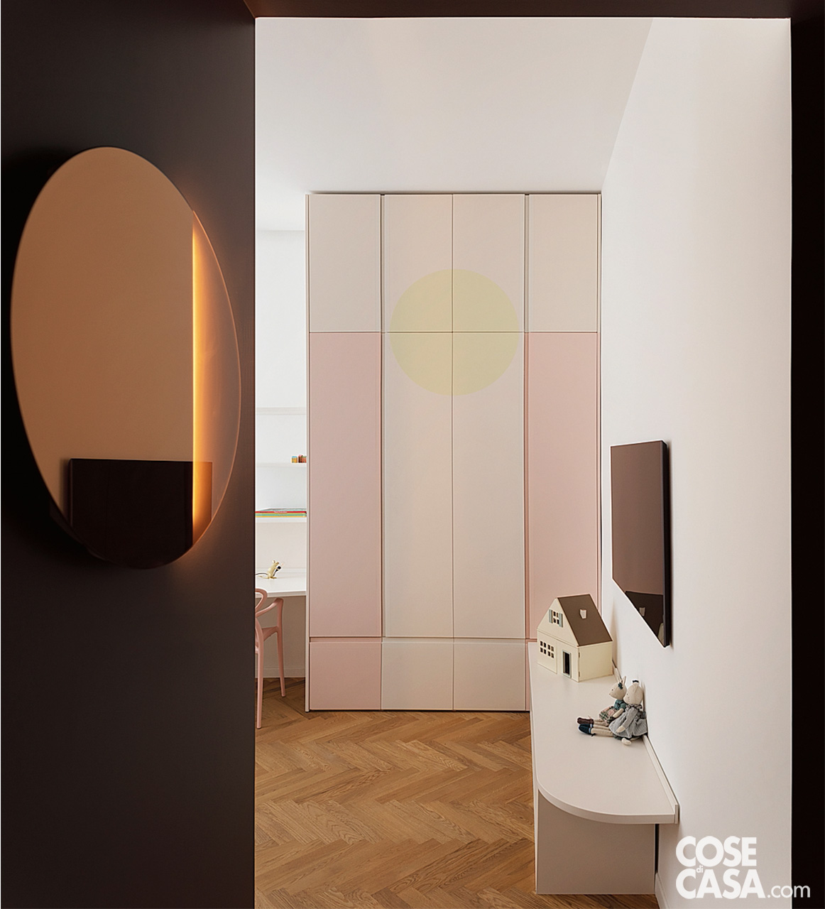 ingresso cameretta bianca e rosa