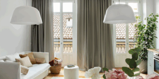 Monolocale… ma non sembra! Grazie a una parziale divisione vetrata