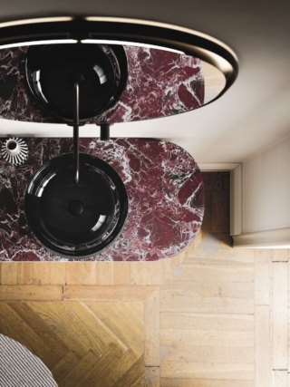 La collezione bagno Almond di Arbi Arredobagno propone differenti finiture di grande impatto estetico per i piani top, tutti di spessore di 2 cm, per lavabi d’appoggio. Nelle foto le versioni in marmo Calacatta Oro, in marmo Rosso e in Marmo Fior di Pesco. Disponibili in svariate misure. Prezzo su richiesta. www.arbiarredobagno.it