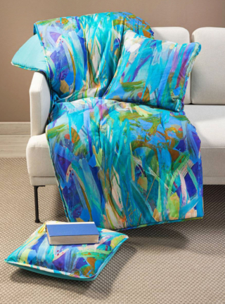 Il plaid Scaldotto di Caleffi è rivestito in tessuto microfibra nella vivace fantasia Avana Bluette della collezione Modern che porta una ventata di colore nel living. È morbido e leggero; può essere lavato a 40°. Misura L 130 x P 170 cm. Prezzo 54,50 euro. https://www.caleffionline.it Il plaid Scaldotto di Caleffi è rivestito in tessuto microfibra nella vivace fantasia Avana Bluette della collezione Modern che porta una ventata di colore nel living. È morbido e leggero; può essere lavato a 40°. Misura L 130 x P 170 cm. Prezzo 54,50 euro. https://www.caleffionline.it