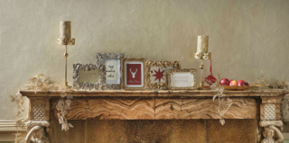 I portafoto di Coincasa hanno le cornici realizzate in poliresina, color oro e grigio argento, che si ispirano ai modelli del passato in metalli preziosi. Permettono di esporre fotografie, bigliettini di auguri e altri ricordi. Sono disponibili in due formati. Misurano L 10 x P 15 cm e L 13 x P 18 cm. Prezzo a partire da 16,90 euro. https://www.coin.it I portafoto di Coincasa hanno le cornici realizzate in poliresina, color oro e grigio argento, che si ispirano ai modelli del passato in metalli preziosi. Permettono di esporre fotografie, bigliettini di auguri e altri ricordi. Sono disponibili in due formati. Misurano L 10 x P 15 cm e L 13 x P 18 cm. Prezzo a partire da 16,90 euro. https://www.coin.it