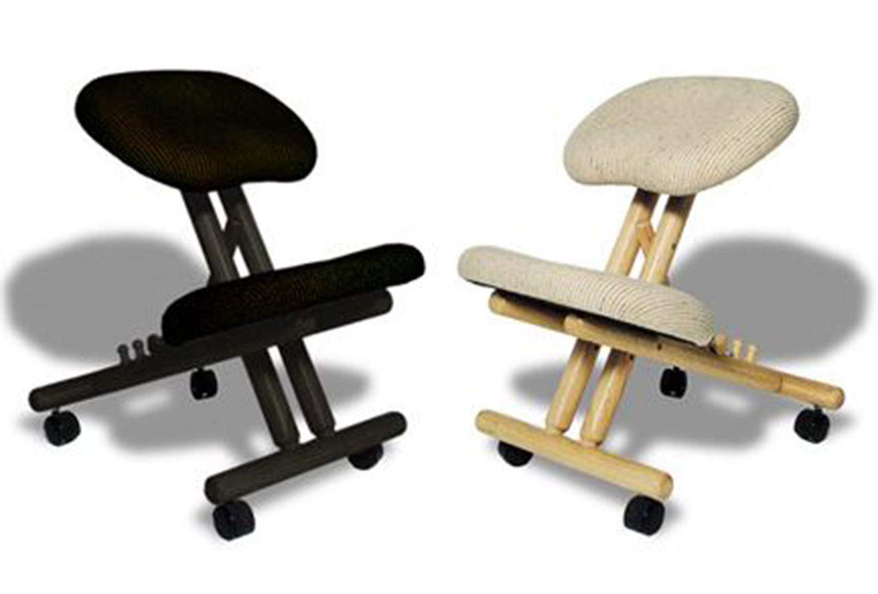 Le sedute ergonomiche professionali di Cinius sono la soluzione ideale per gli studenti e per le persone che lavorano sedute perché aiutano a mantenere una corretta posizione della spina dorsale. La struttura è realizzata in resistente legno di faggio o in legno di albero della gomma nero con un'imbottitura indeformabile rivestita in tessuto. L'inclinazione è regolabile per adattarsi alle diverse esigenze. Misurano L 45 x P 54 x H 51 cm. Prezzo 148 euro. https://shopcinius.com Le sedute ergonomiche professionali di Cinius sono la soluzione ideale per gli studenti e per le persone che lavorano sedute perché aiutano a mantenere una corretta posizione della spina dorsale. La struttura è realizzata in resistente legno di faggio o in legno di albero della gomma nero con un'imbottitura indeformabile rivestita in tessuto. L'inclinazione è regolabile per adattarsi alle diverse esigenze. Misurano L 45 x P 54 x H 51 cm. Prezzo 148 euro. https://shopcinius.com