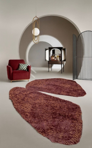 Tappeto color Burgundy Geo II di Illulian collezione Forme Erose Tappeto color Burgundy Geo II di Illulian collezione Forme Erose