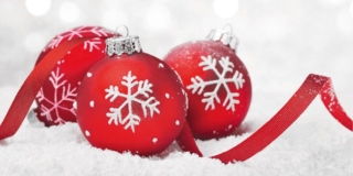 Nella centrale piazza Perretta le casette del mercatino di Natale offrono prodotti tipici in presenza dei produttori che svelano curiosità e segreti della loro produzione e offrono così belle idee regalo per le feste. Dal 22 novembre 2025 al 6 gennaio 2026. Venerdì e sabato dalle 9.30 alle 21.30, da domenica a giovedì dalle 9.30 alle 20.30. www.nataleacomo.it