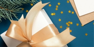 Si svolge dal 15 novembre al 28 dicembre 2025, i sabati e le domeniche in piazza Virgiliana il mercatino di Natale di Mantova. Nelle casette in legno si trovano tante idee regalo, come bigiotteria, accessori, piccoli capi di abbigliamento, calzature, decorazioni natalizie, creme e candele e specialità enogastronomiche. Orario: dalle 10 alle 19; aperture straordinarie l’8 e dal 24 al 28 dicembre 2025. Il 25 dicembre dalle 15.  www.mercatinidinatalemantova.it