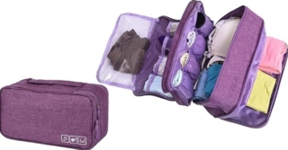 L'organizer per biancheria intima di Bansga contente di tenere tutto in ordine: mutande, reggiseni e calzini, tenendoli separati dal resto del bagaglio. Si tratta di una borsa compatta e leggera, progettata con diversi scomparti e un'apertura e cerniera che rende facile recuperare rapidamente la biancheria intima al suo interno. Prezzo 10,55 euro. www.amazon.it L'organizer per biancheria intima di Bansga contente di tenere tutto in ordine: mutande, reggiseni e calzini, tenendoli separati dal resto del bagaglio. Si tratta di una borsa compatta e leggera, progettata con diversi scomparti e un'apertura e cerniera che rende facile recuperare rapidamente la biancheria intima al suo interno. Prezzo 10,55 euro. www.amazon.it