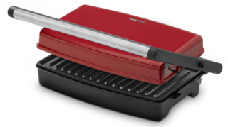 Ha apertura delle piastre antiaderenti a 180° per aumentare la superficie di cottura la griglia Retro SB-292 di Pyrex. Ha termostato regolabile, vassoio raccogli-olio per una facile pulizia e maniglia in acciaio inossidabile fredda al tatto. La potenza è di 1.500 watt. Prezzo 39,90. www.phorma.com