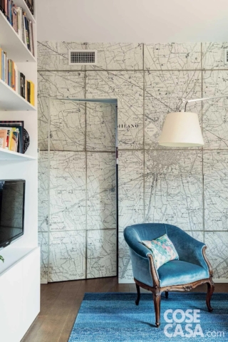 Sulla parete di fondo, lo scenografico rivestimento in carta da parati è di Wallpepper.
Progetto: arch. Studio.D architettura – Arch. Davide Ventura, Milano – https://www.studiodarchitettura.it in collaborazione con 1600 Studio, Arch. Matteo Cagnazzo, hello@1600studio.com
Foto: Cristina Galliena Bohman,
Styling: Rosaria Galli. Sulla parete di fondo, lo scenografico rivestimento in carta da parati è di Wallpepper.
Progetto: arch. Studio.D architettura – Arch. Davide Ventura, Milano – https://www.studiodarchitettura.it in collaborazione con 1600 Studio, Arch. Matteo Cagnazzo, hello@1600studio.com
Foto: Cristina Galliena Bohman,
Styling: Rosaria Galli.