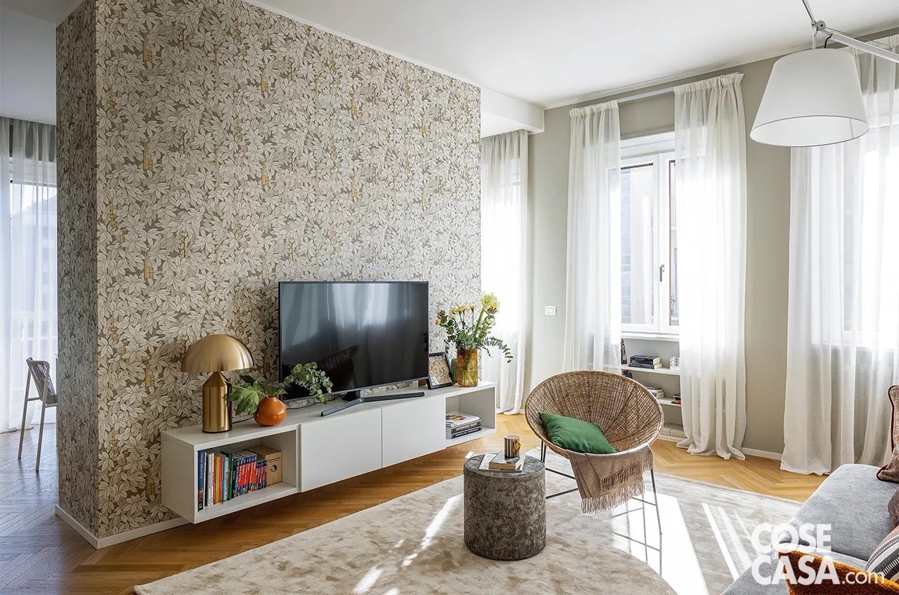 Carta da parati, Chiavi Segrete di Cole&Son (cole-and-son.com), design Fornasetti, che separa la zona conversazione da quella cucina-pranzo, nascondendo quest’ultima alla vista di chi entra.
Progetto: arch. Fabrizia Parlani, Torino, fabriziaparlani.com, fabrizia.parlani@hotmail.it
Foto: Cristina Galliena Bohman
Styling: Laura Mauceri Carta da parati, Chiavi Segrete di Cole&Son (cole-and-son.com), design Fornasetti, che separa la zona conversazione da quella cucina-pranzo, nascondendo quest’ultima alla vista di chi entra.
Progetto: arch. Fabrizia Parlani, Torino, fabriziaparlani.com, fabrizia.parlani@hotmail.it
Foto: Cristina Galliena Bohman
Styling: Laura Mauceri