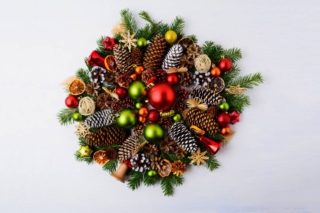 Christmas,Wreath,With,Fir,Branches,,Pine,Cones,And,Rustic,Ornaments.