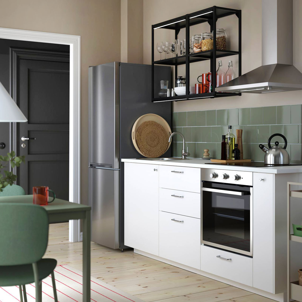 Piccola e compatta la cucina Metod di Ikea Italia che permette di ottimizzare al meglio lo spazio. È composta da una serie di elementi chiusi da ante lisce in laminato bianco; può essere abbinata ad un frigorifero freestanding. Misura L 210 x P 60 x H 227 cm. Prezzo 709 euro. https://www.ikea.com