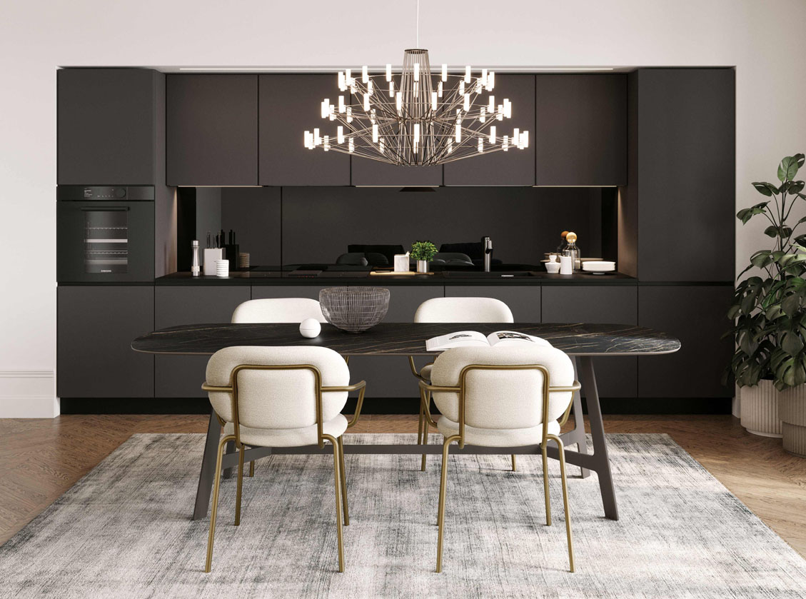 Si sviluppa linearmente la cucina Pratica 2404 di La Casa Moderna che, con le sue ante lisce in PET nero, si trasforma in un segno grafico sulla parete bianca. Il top è realizzato in laminato. Un modulo base da 60 cm con anta con maniglia integrata, zoccolo e top, prezzo a partire da 290 euro. https://lacasamoderna.com