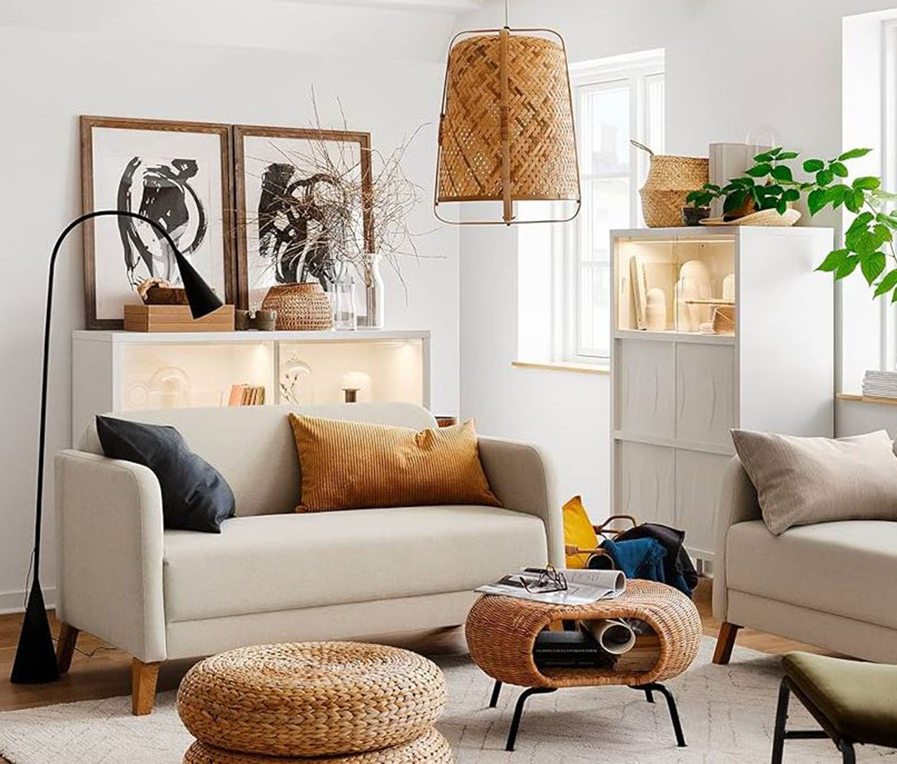 Dieci anni di garanzia per il divano Linanas di Ikea Italia che è rivestito in tessuto Vissle in poliestere tinto in massa beige, un materiale resistente e piacevole al tatto, con un effetto bicolore. Le dimensioni contenute consentono di sistemarlo anche in un living piccolo. Misura L 137 x P 80,5 x H 77 cm. Prezzo 199 euro. https://www.ikea.com