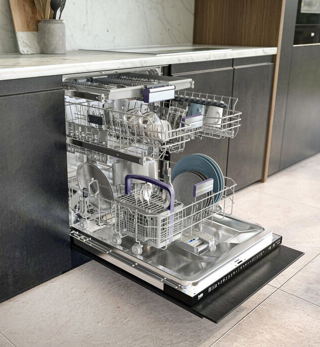 Maxi capiente, per 15 coperti, la lavastoviglie da incasso BDIN37530 di Beko in classe D, ha luce LedSpot™ che viene proiettata a terra per far sapere quando è in funzione. È dotata di ciclo a caldo da 10 minuti SteamGloss® che fa brillare i bicchieri come nuovi e con il supporto per piatti Easy Fold è possibile usare lo spazio dedicato ai piatti per pentole e padelle più grandi. Ha un consumo d’acqua di 9,9 litri a ciclo. Misura L 60 x P 55 x H 82 cm. Prezzo da rivenditore. www.beko.com