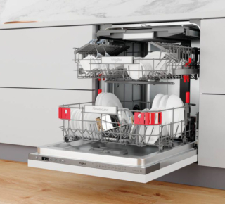 In classe energetica B, la lavastoviglie ad incasso WIO 3O540 PELG di Whirlpool ha sensori intelligenti 6° senso che rilevano il livello di sporco e adattano i parametri del lavaggio, riducendo il consumo di acqua. Per 14 coperti, è dotata di un indicatore luminoso che segnala la fine del ciclo di lavaggio e il cestello superiore rimovibile consente inoltre di avere un interno flessibile e personalizzabile, facilitando l'inserimento di pentole e padelle più grandi quando necessario. Misura L 60 x P 55,5 x H 82 cm. Prezzo da rivenditore. www.whirlpool.it