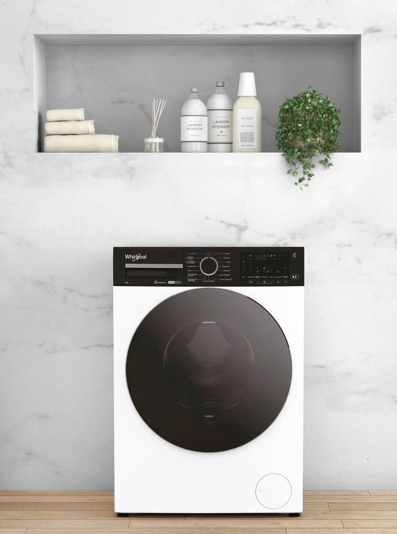 La tecnologia 6° Senso nella lavatrice WPM 911W ADS IT di Whirlpool adatta dinamicamente le impostazioni in base alle caratteristiche di ciascun carico, garantendo una cura ideale per tutti i tessuti. È connessa all'app HomeWhiz tramite Wi-fi per un controllo dell'elettrodomestico anche da remoto per avviare il ciclo di lavaggio a distanza, personalizzare le impostazioni e ricevere aggiornamenti in tempo reale. In classe A, è capiente 9 kg. Misura L 60 x P 58 x H 84,5 cm. Prezzo 749 euro. www.whirlpool.it