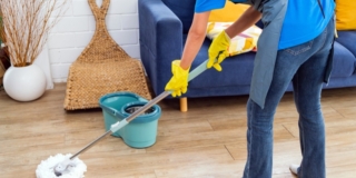 Come sgrassare il pavimento: trucchi utili