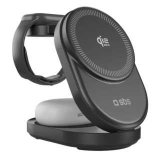 La stazione di ricarica 3-in-1 Qi2.2 di Sbs consente di alimentare contemporaneamente smartphone, Apple Watch e auricolari con una potenza fino a 25 watt. Grazie alla tecnologia Qi2.2, la base riconosce automaticamente il dispositivo collegato e adatta la potenza in base alle sue esigenze, garantendo efficienza, stabilità e sicurezza. Il design pieghevole e compatto riduce gli ingombri, protegge il prodotto e lo rende ideale in viaggio e negli spostamenti quotidiani. Prezzo 99,95 euro. www.sbsmobile.com