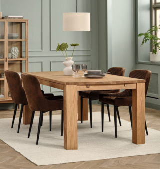 Solido e squadrato il tavolo Olde di Jysk: è completamente realizzato in rovere massello e impiallacciato in legno trattato con olio per proteggerlo e mettere in risalto il colore naturale. Misura L 100 x P 200 x H 76 cm. Prezzo 749 euro. https://jysk.it Solido e squadrato il tavolo Olde di Jysk: è completamente realizzato in rovere massello e impiallacciato in legno trattato con olio per proteggerlo e mettere in risalto il colore naturale. Misura L 100 x P 200 x H 76 cm. Prezzo 749 euro. https://jysk.it