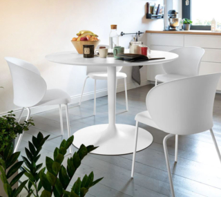 Un basamento centrale a colonna in metallo per il tavolo bianco Planet di Connubia; il piano è disponibile in vetro temprato oppure in legno. La forma essenziale e la colorazione chiara lo rendono facile da ambientare. Misura Ø 90 x H 76 cm. Prezzo a partire da 604 euro. https://connubia.com Un basamento centrale a colonna in metallo per il tavolo bianco Planet di Connubia; il piano è disponibile in vetro temprato oppure in legno. La forma essenziale e la colorazione chiara lo rendono facile da ambientare. Misura Ø 90 x H 76 cm. Prezzo a partire da 604 euro. https://connubia.com