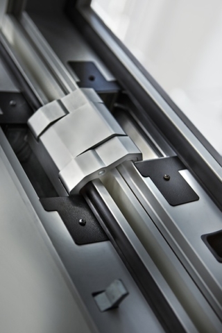 La porta blindata Sleek Out di Dierre ha cerniera a scomparsa macron 5.0 La porta blindata Sleek Out di Dierre ha cerniera a scomparsa macron 5.0